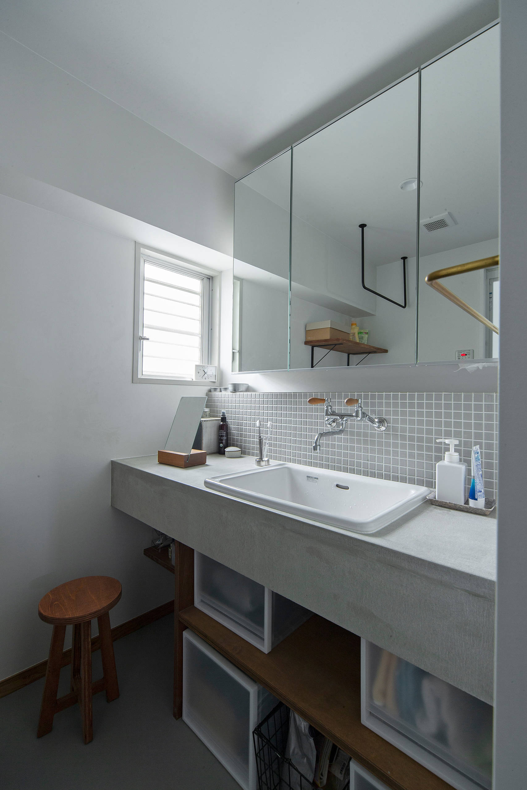 おしゃれなトイレ 洗面所 グレーのタイル の画像 21年10月 Houzz ハウズ おしゃれなトイレ 洗面所 グレーのタイル の画像 21年10月 Houzz ハウズ