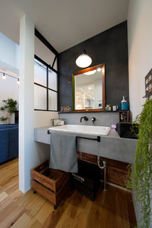 おしゃれなトイレ 洗面所 グレーの壁 の画像 21年8月 Houzz ハウズ