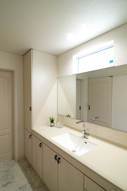 白のシンプル エレガントな家 モダン トイレ 洗面所 他の地域 株式会社 ライフ コア デザインオフィス Houzz ハウズ