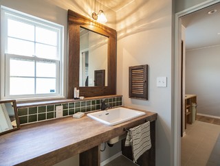 おしゃれなビーチスタイルのトイレ 洗面所の画像 21年10月 Houzz ハウズ