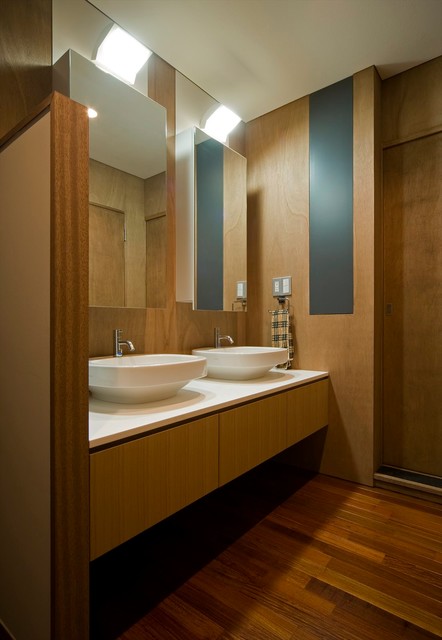素材と空間の違いを調和する 格子間仕切りの家 Modern Living Room Tokyo Houzz Ie
