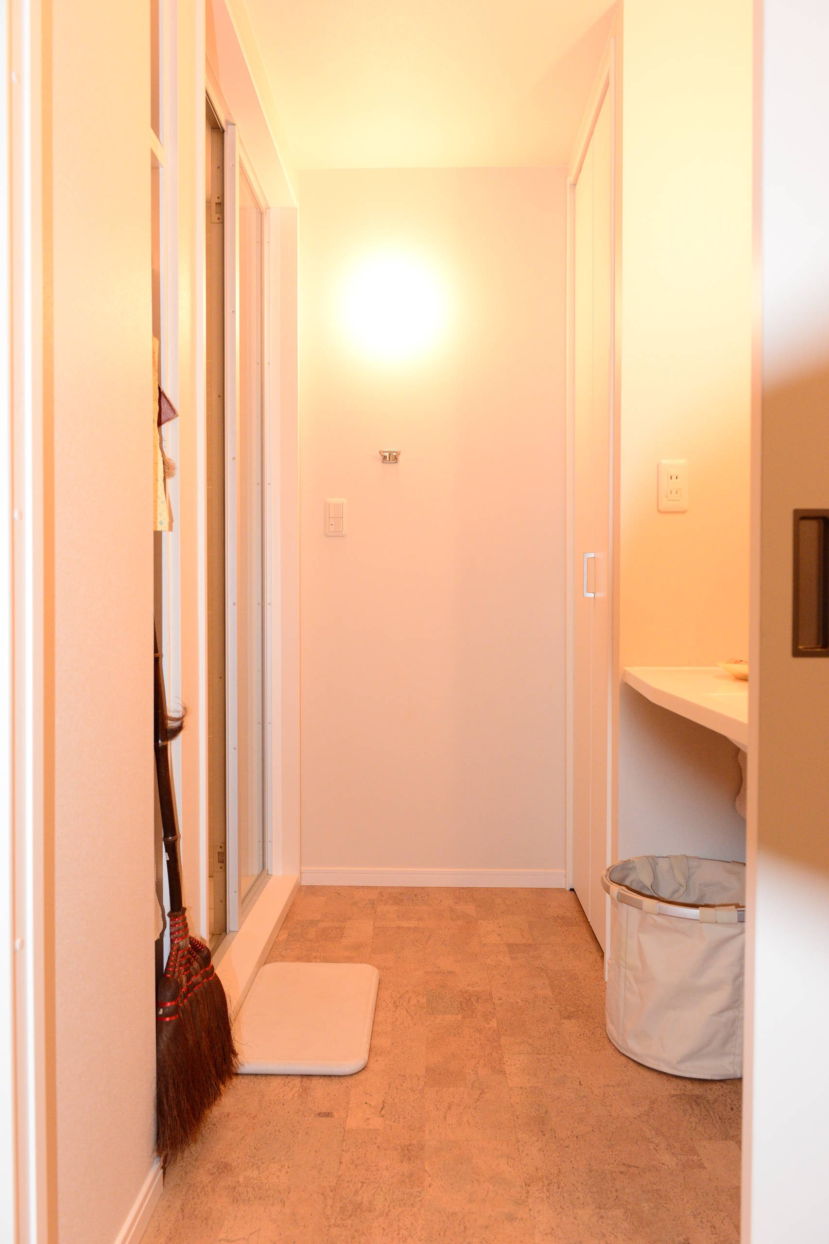 おしゃれなトイレ 洗面所 コルクフローリング の画像 21年9月 Houzz ハウズ