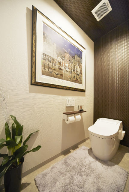 絵画が引き立つシンプルモダンなトイレ Japanese Powder Room Other By 株式会社ナサホーム Houzz Nz