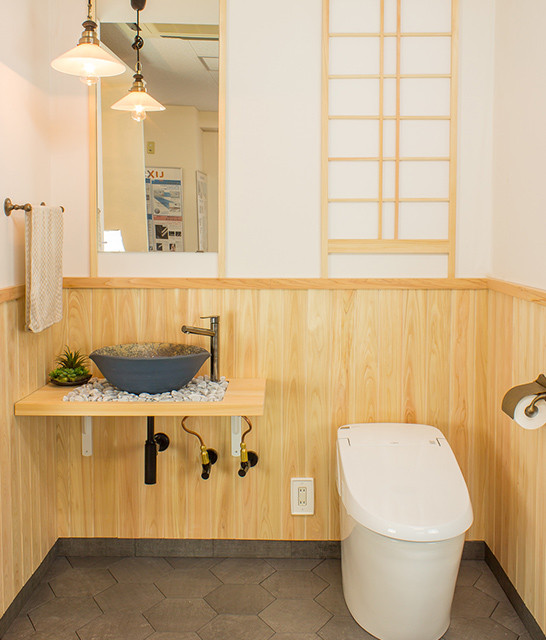 自然素材の本格和風 トイレブース Japonais Toilettes Autres Perimetres Par といれたす Houzz