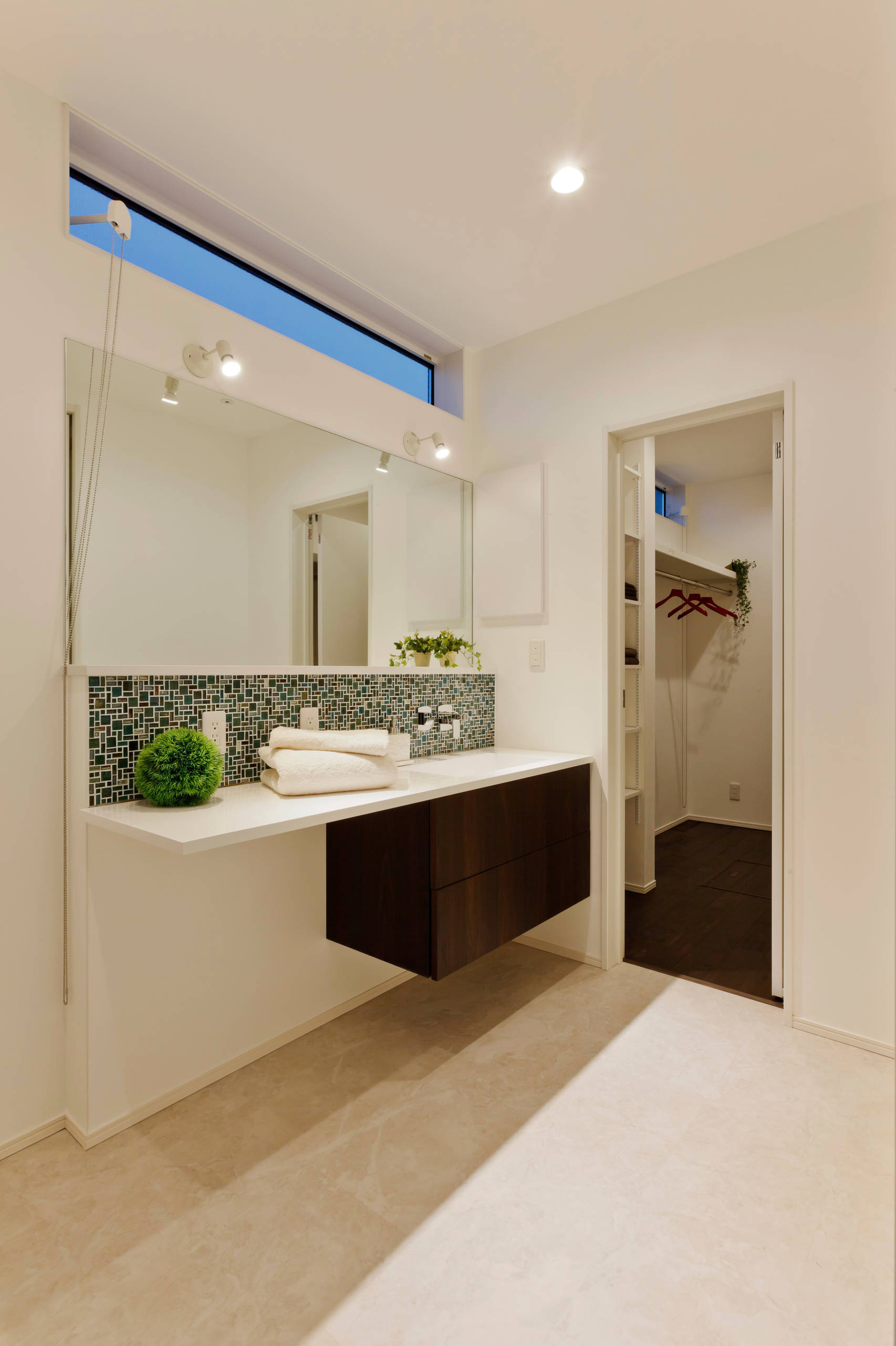 おしゃれなモダンスタイルのトイレ 洗面所の画像 21年10月 Houzz ハウズ