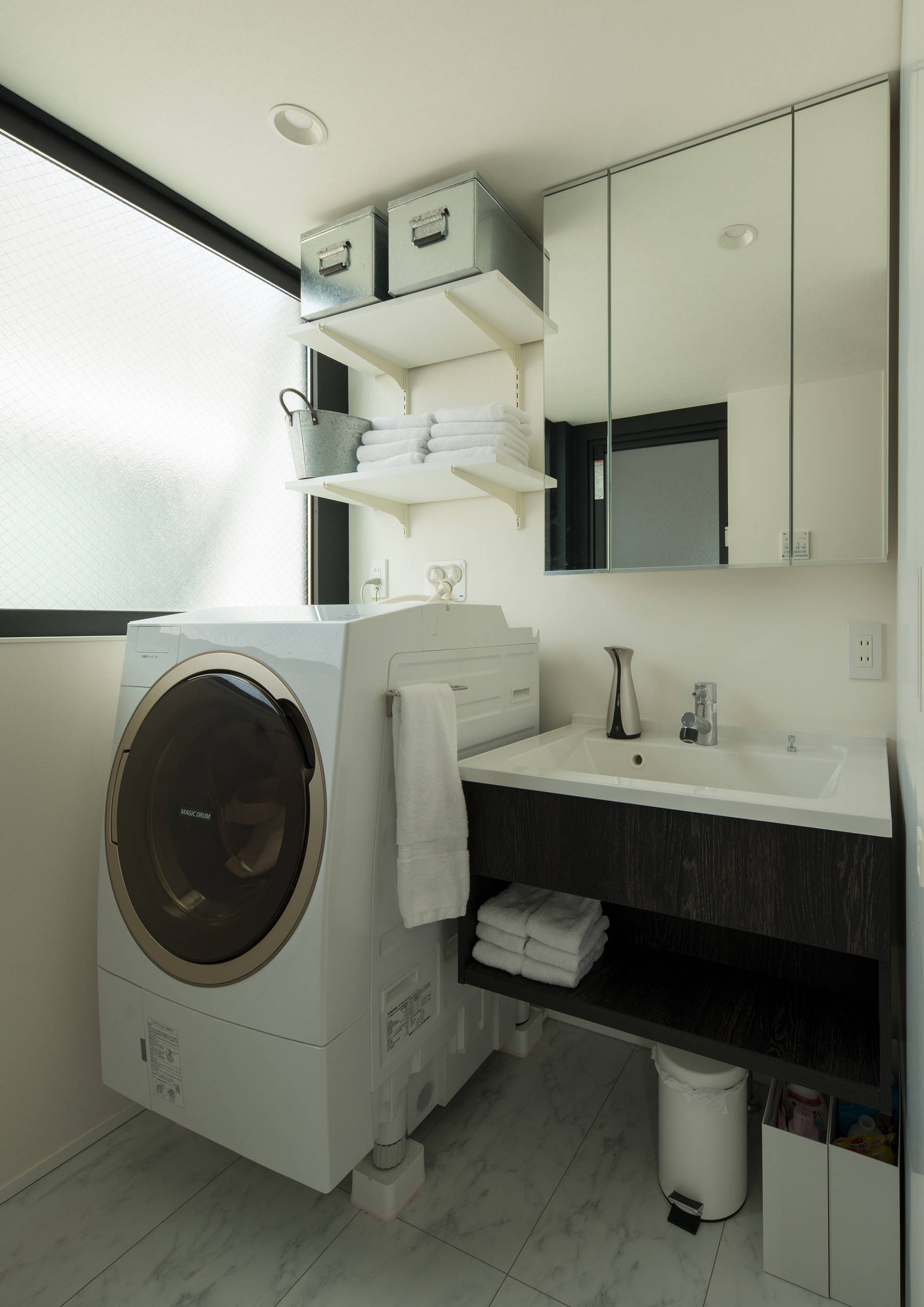 おしゃれなモダンスタイルのトイレ 洗面所の画像 21年9月 Houzz ハウズ