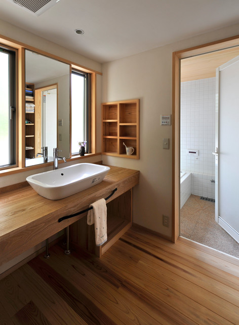 足利の家 大きなダイニングテーブルのある家 Moderno Aseo Otras Zonas De アトリエきらら一級建築士事務所