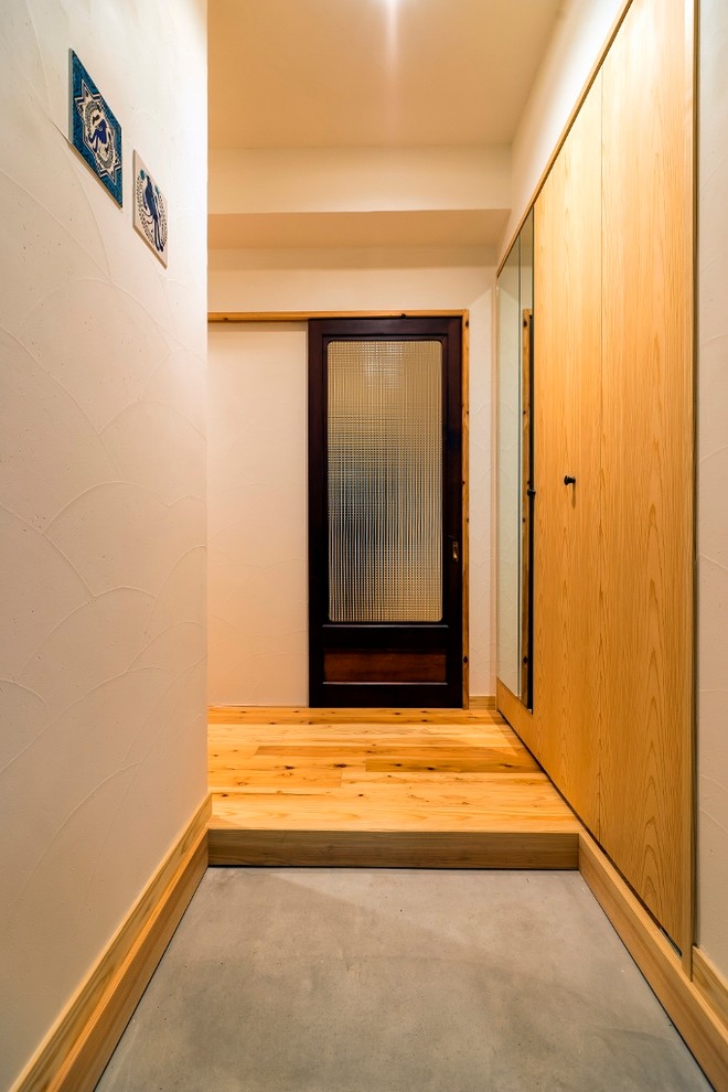 高級旅館の内風呂のような浴室がある和とレトロな質感に包まれた住まい Japanese Powder Room Tokyo Houzz