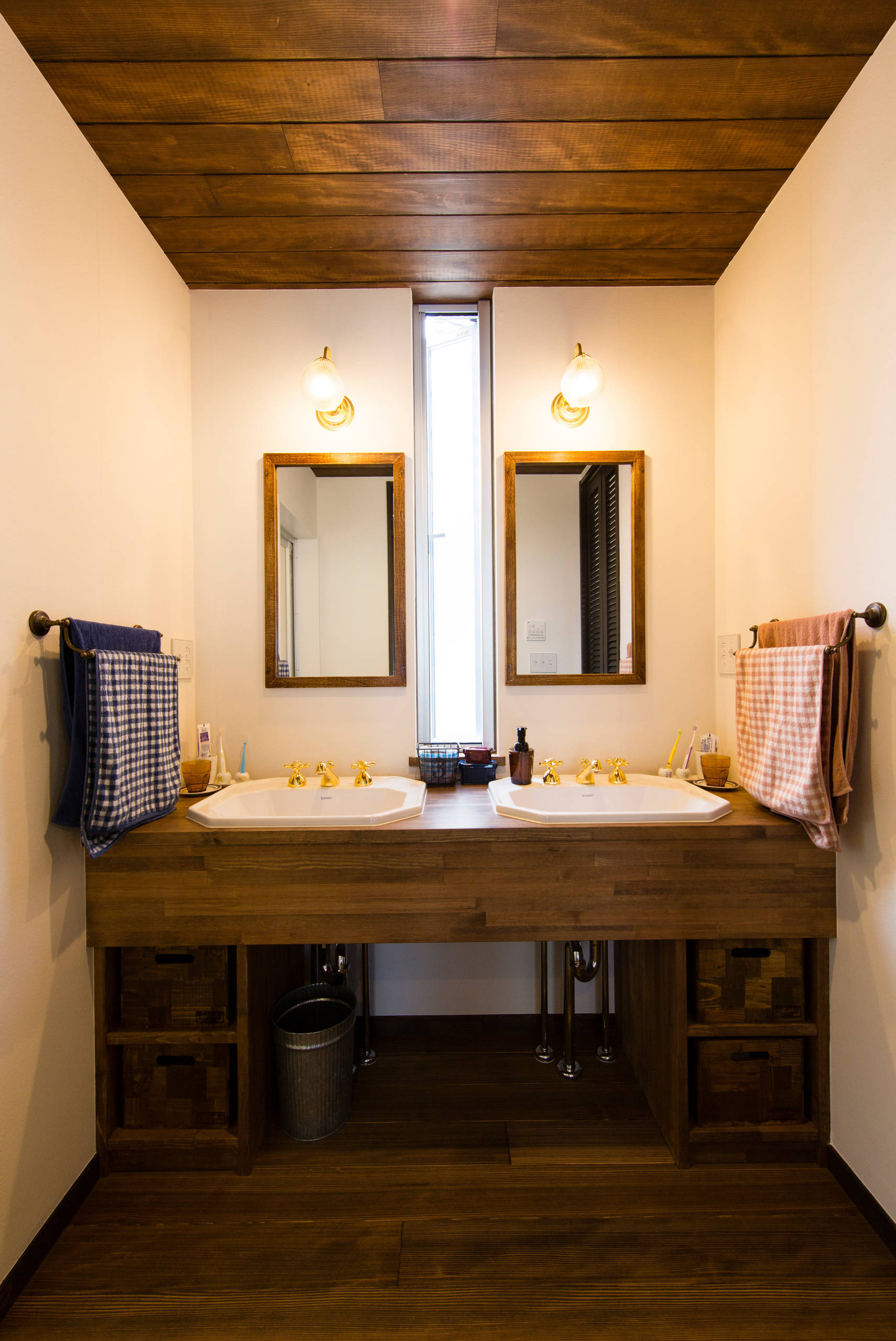 ２ボウル式の造作洗面台 Asian Powder Room Other By 株式会社助川工務店 Houzz