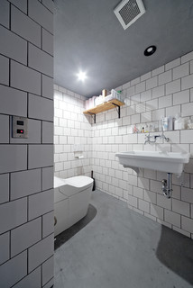 Haco 003ザ インダストリアルリノベーション インダストリアル トイレ 洗面所 大阪 ハコリノベ Houzz ハウズ Haco 003ザ インダストリアルリノベーション インダストリアル トイレ 洗面所 大阪 ハコリノベ Houzz ハウズ