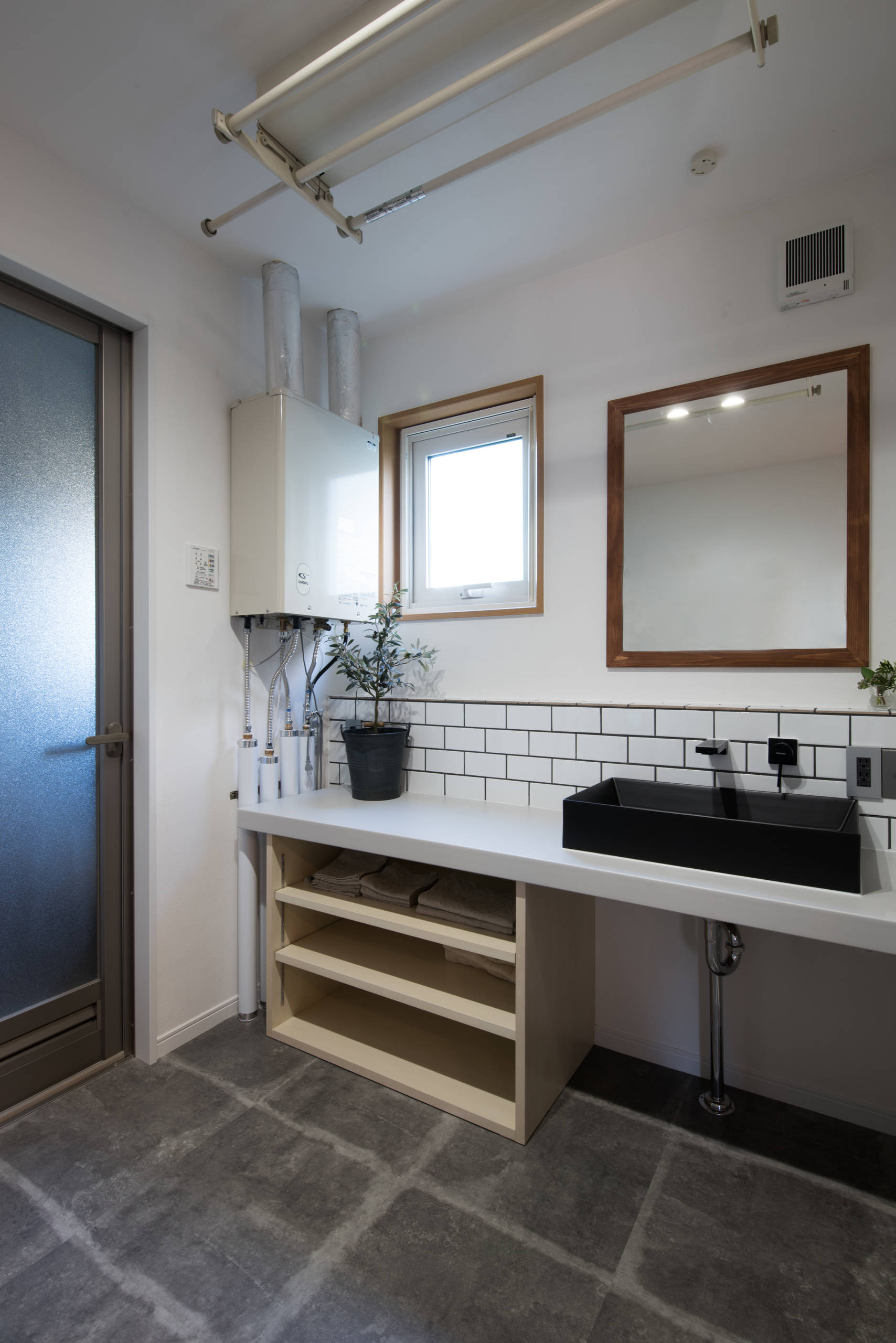 Merry 中古住宅 リノベーション事例 Industrial Powder Room Sapporo By Renoves リノベ札幌 株 Houzz
