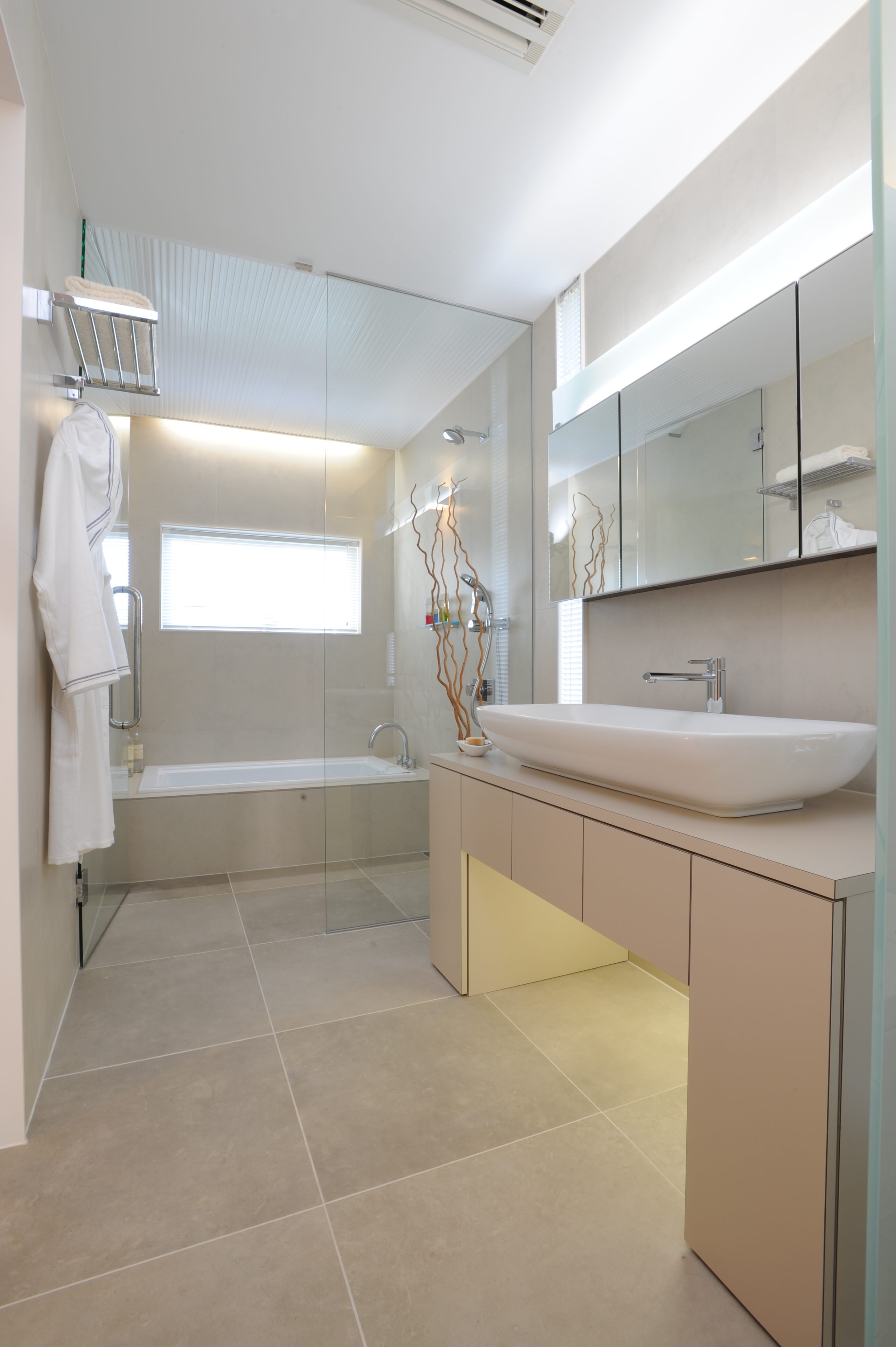 おしゃれなモダンスタイルのトイレ 洗面所の画像 21年9月 Houzz ハウズ