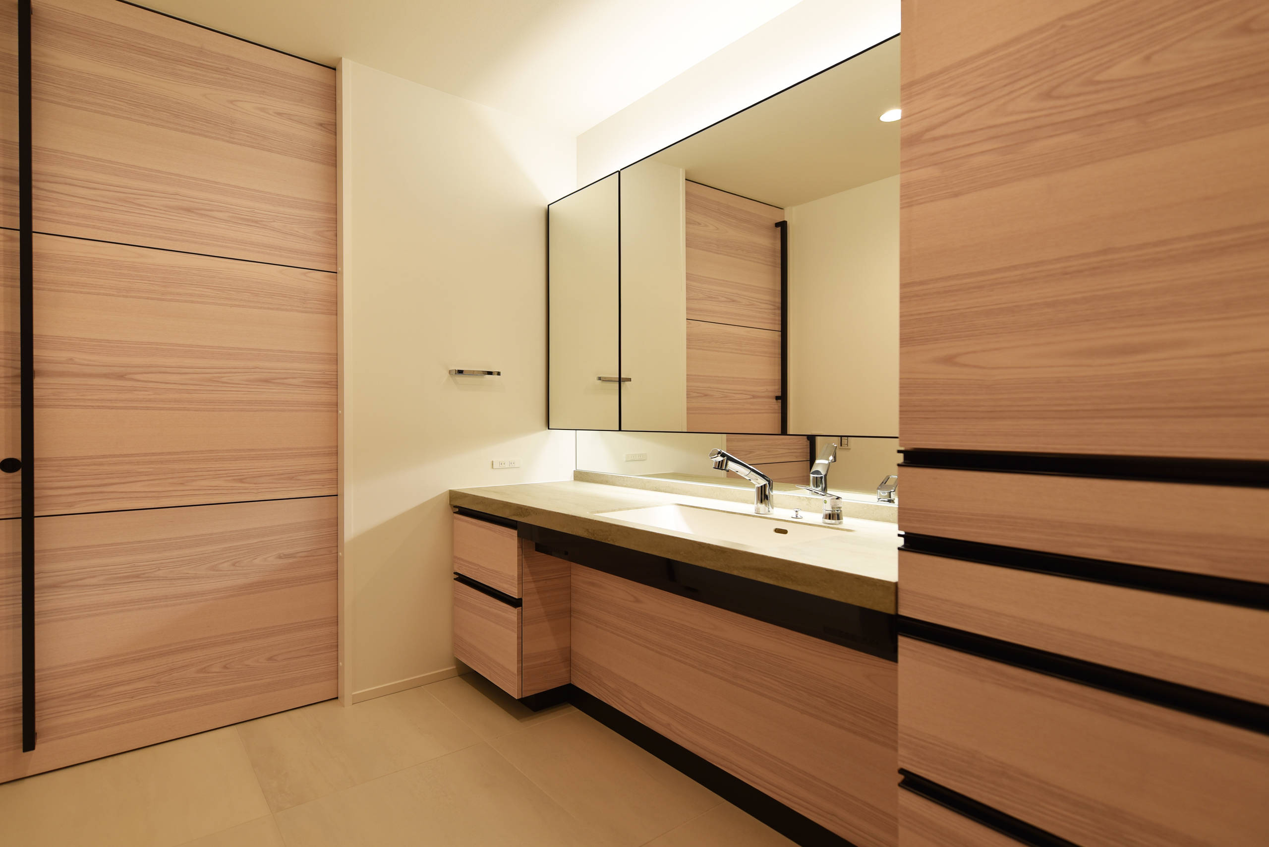 おしゃれなモダンスタイルのトイレ 洗面所の画像 21年10月 Houzz ハウズ