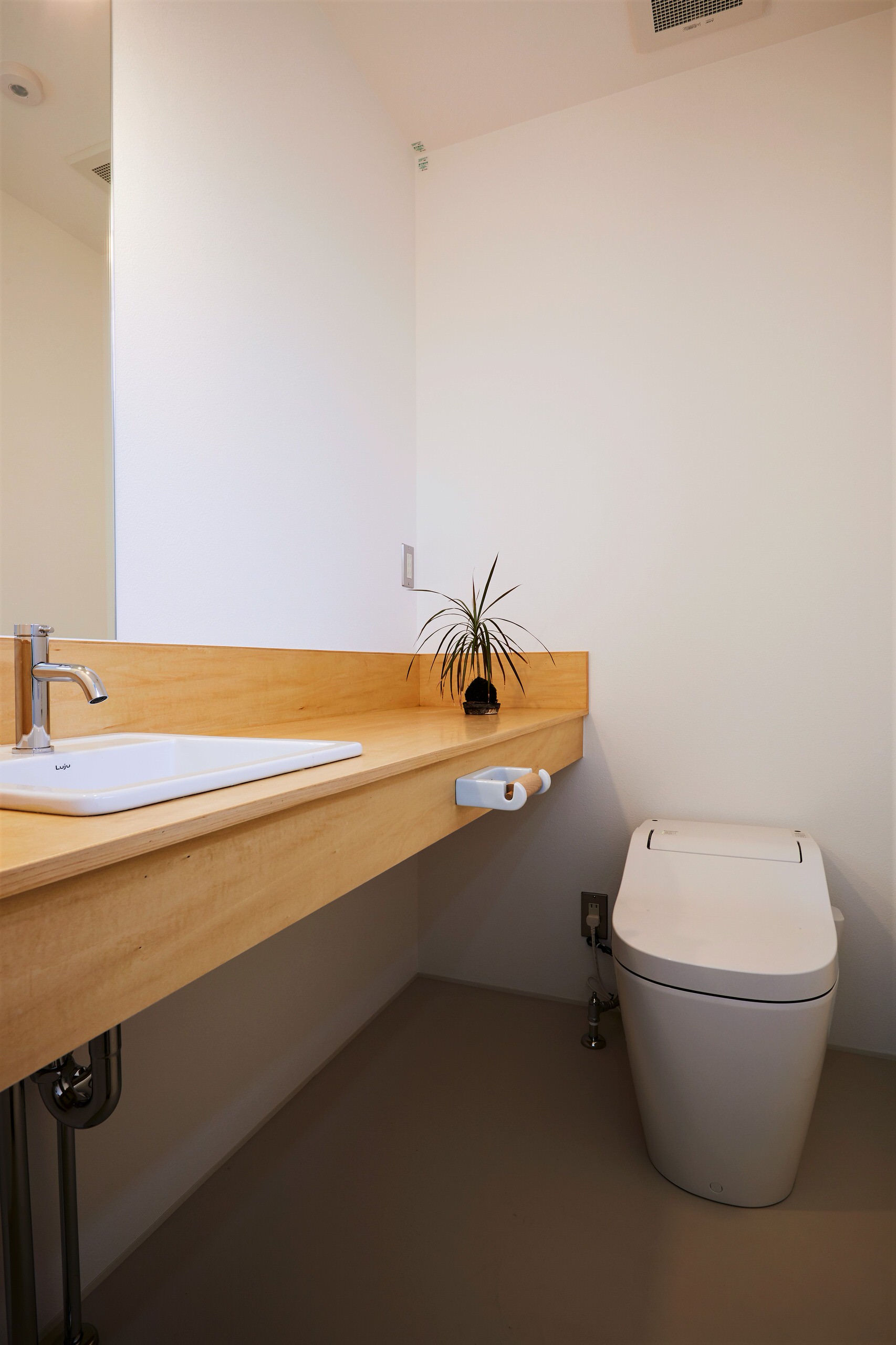 おしゃれな北欧スタイルのトイレ 洗面所 クッションフロア の画像 21年9月 Houzz ハウズ