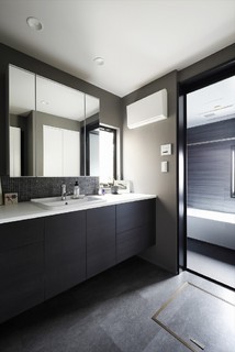 おしゃれなモダンスタイルのトイレ 洗面所の画像 21年9月 Houzz ハウズ