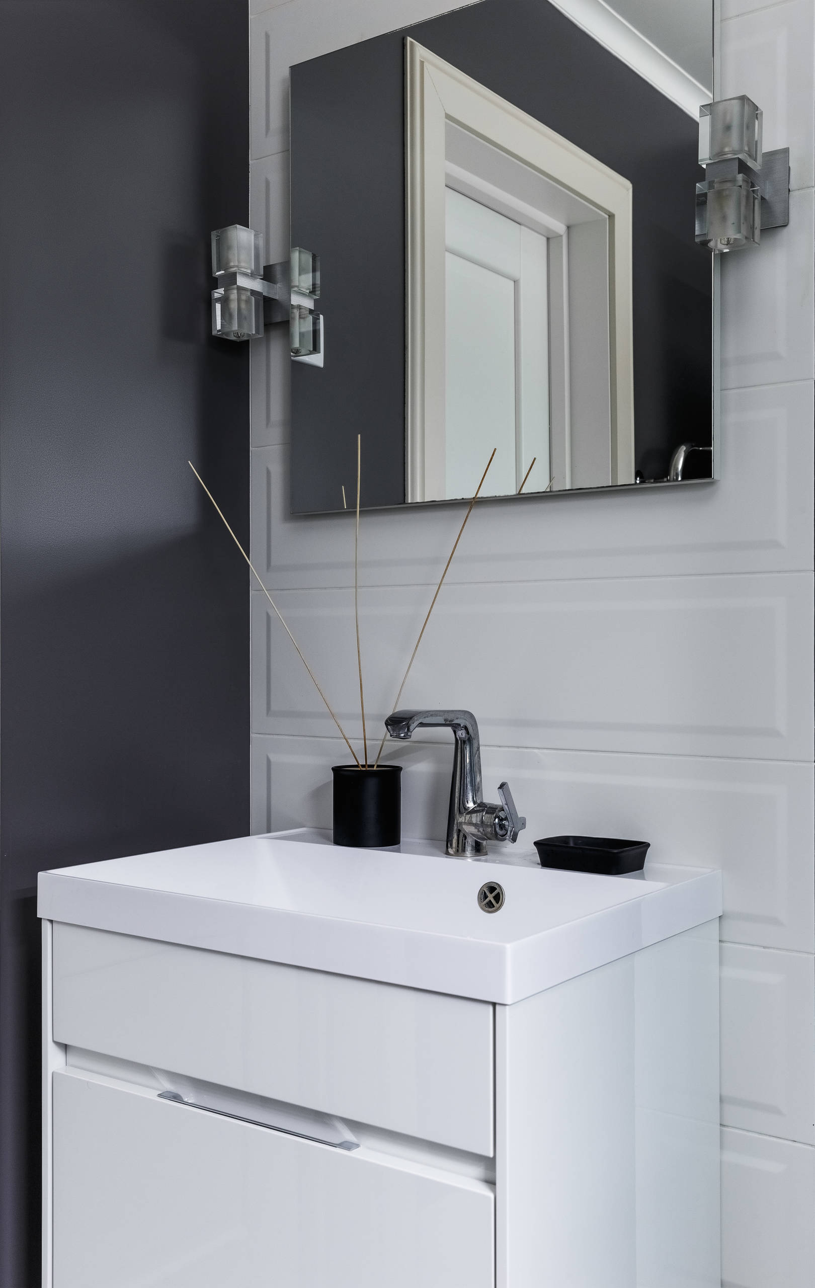 おしゃれなトイレ 洗面所 グレーの壁 の画像 21年10月 Houzz ハウズ おしゃれなトイレ 洗面所 グレーの壁 の画像 21年10月 Houzz ハウズ