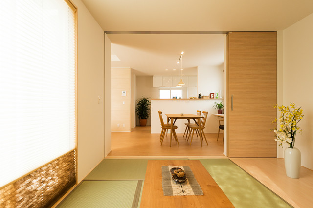 それぞれ自由に過ごせる居場所を持ちながら家族を感じる家 Japanese Family Room Other By フクダハウジング株式会社 Houzz