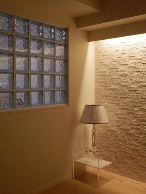 ガラスブロックのあるリビング モダン ファミリールーム 東京23区 Home Ic Houzz ハウズ