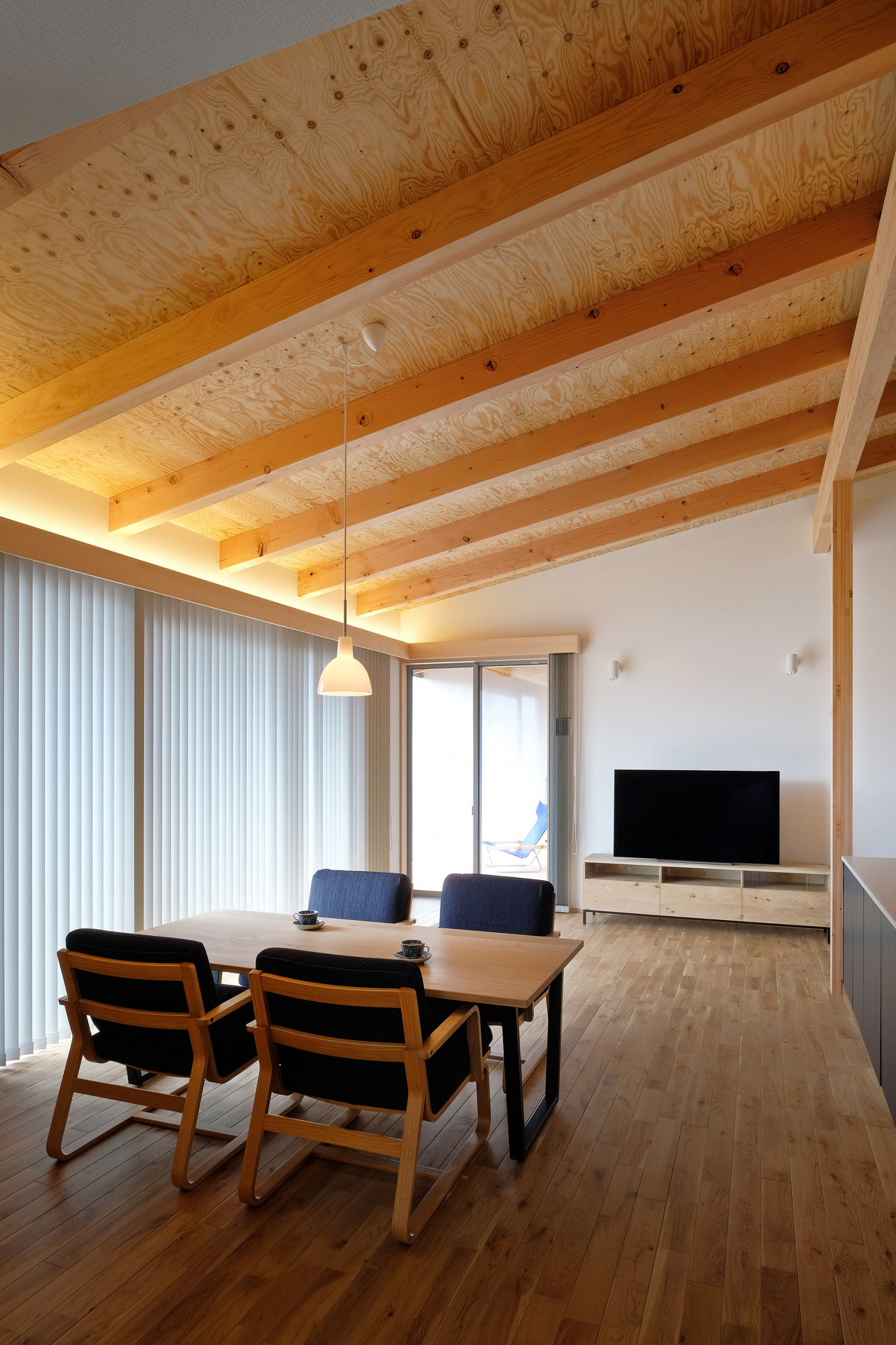 75 Wallpaper Family Room With A Corner Fireplace Ideas You Ll Love March 22 Houzz