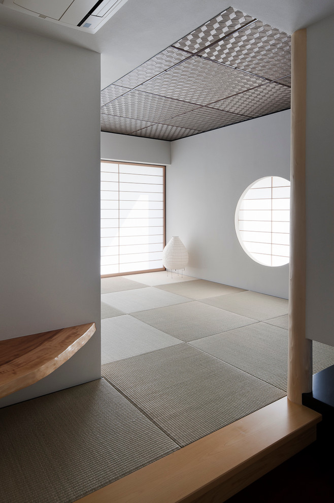 丸窓が映える和室 Japanese Family Room Tokyo By 築紡 根來宏典 Houzz