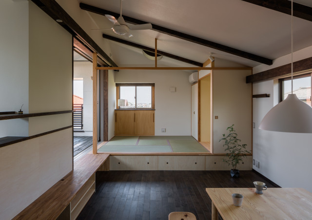 小上がりのある畳スペース Family Room Yokohama By 小野育代建築設計事務所 Houzz