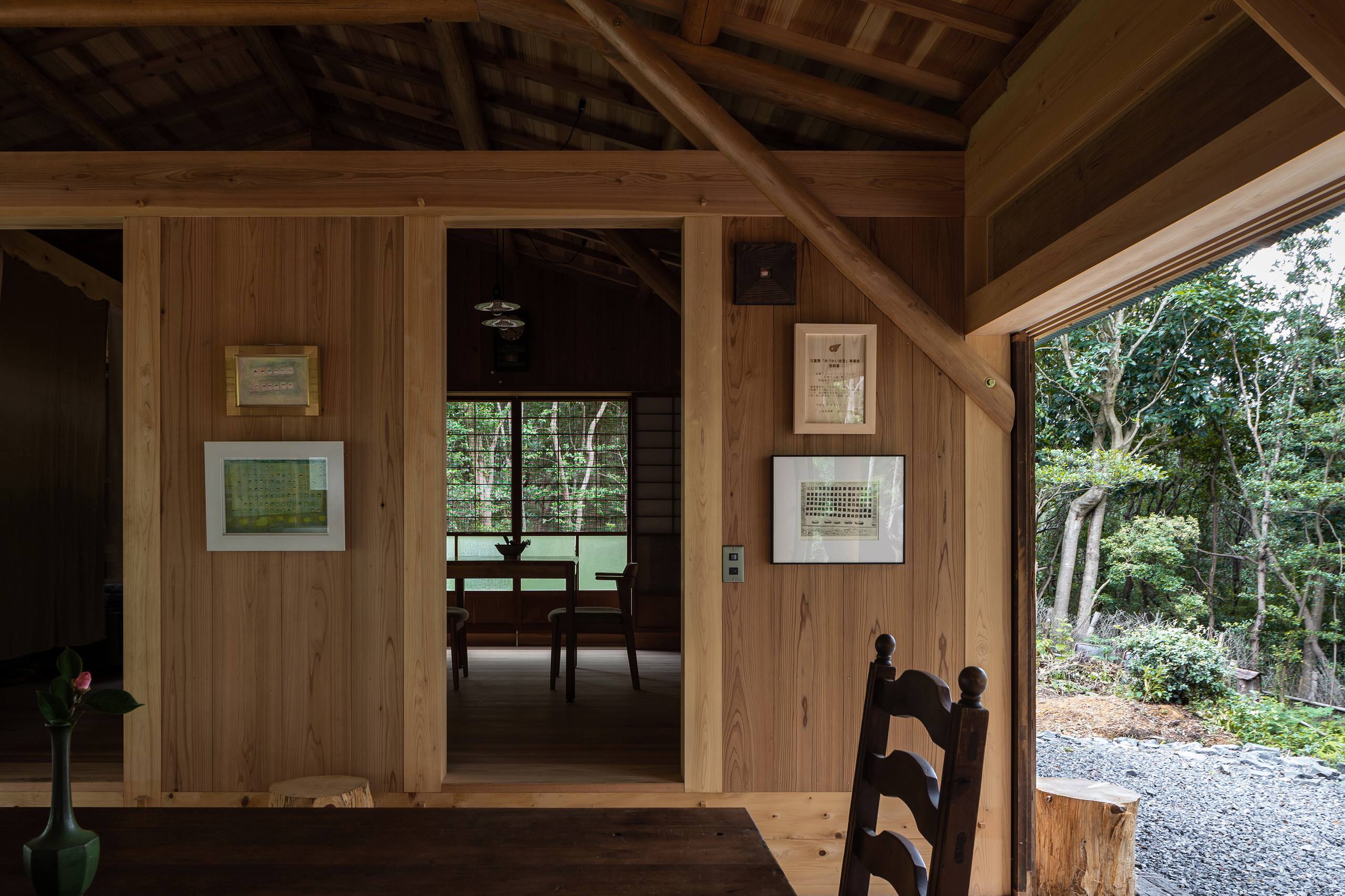 いかだ丸太の家 木のピクチャーウォール Rustic Family Room Other By M5 Architecte一級建築士事務所 Houzz