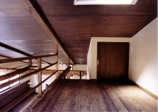 鎌倉の山あいに建つ古材を利用した懐かしい家 Japonais Salle De Sejour Autres Perimetres Par 豊田空間デザイン室 一級建築士事務所 Houzz