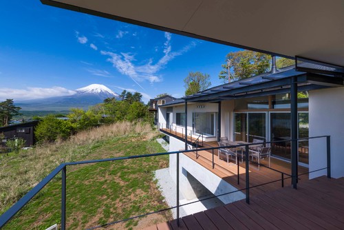 住まいをさりげなく守る、軒と庇  Houzz (ハウズ)
