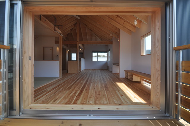 舟底天井の家 Modern Fasad Fororter Till Tokyo Av アトリエ スプリング 一級建築士事務所