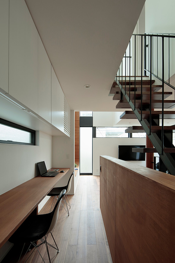 外苑前の家 House In Gaienmae Modern Home Office Tokyo By Panda 株式会社山本浩三建築設計事務所