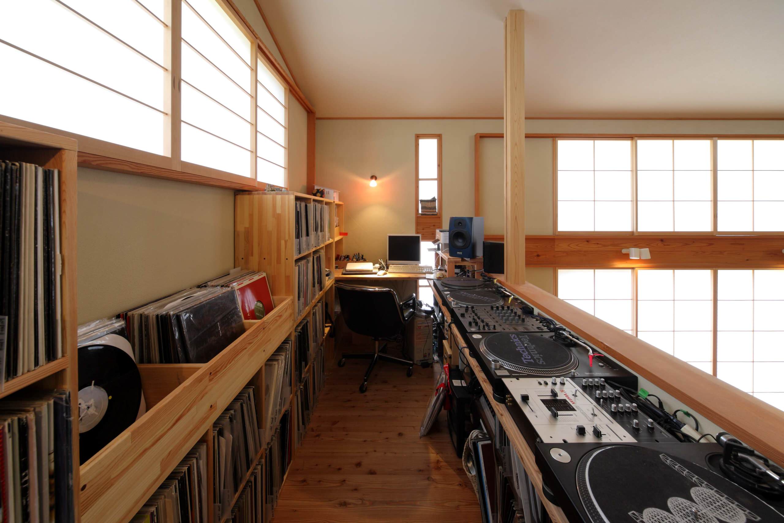 和風のおしゃれなホームオフィス 書斎 無垢フローリング の事例 75選 22年10月 Houzz ハウズ