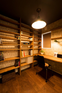 ミッドセンチュリースタイルのホームオフィス 書斎の実例画像 21年9月 Houzz ハウズ ミッドセンチュリースタイルのホームオフィス 書斎の実例画像 21年9月 Houzz ハウズ