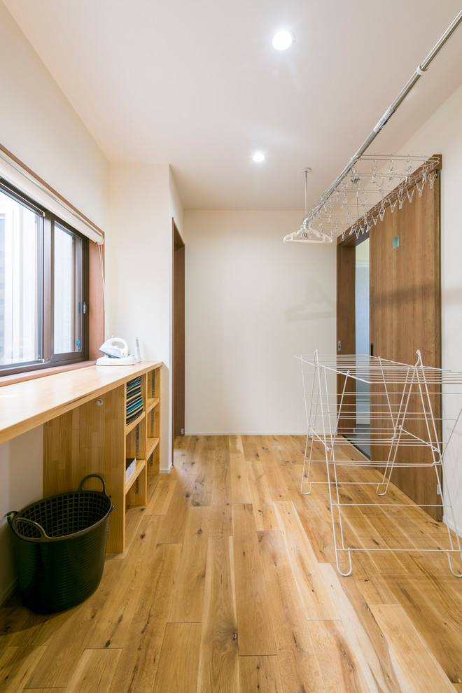 ロの字型の平屋の家 Modern Laundry Room Other By 有限会社 楽建舎 Houzz