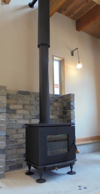 まきストーブ広島 ノーム本社 間伐針葉樹対応 国産ハイブリッド薪ストーブ アグニ C Moderne Salon Autres Perimetres Par ノーム Gnome Houzz