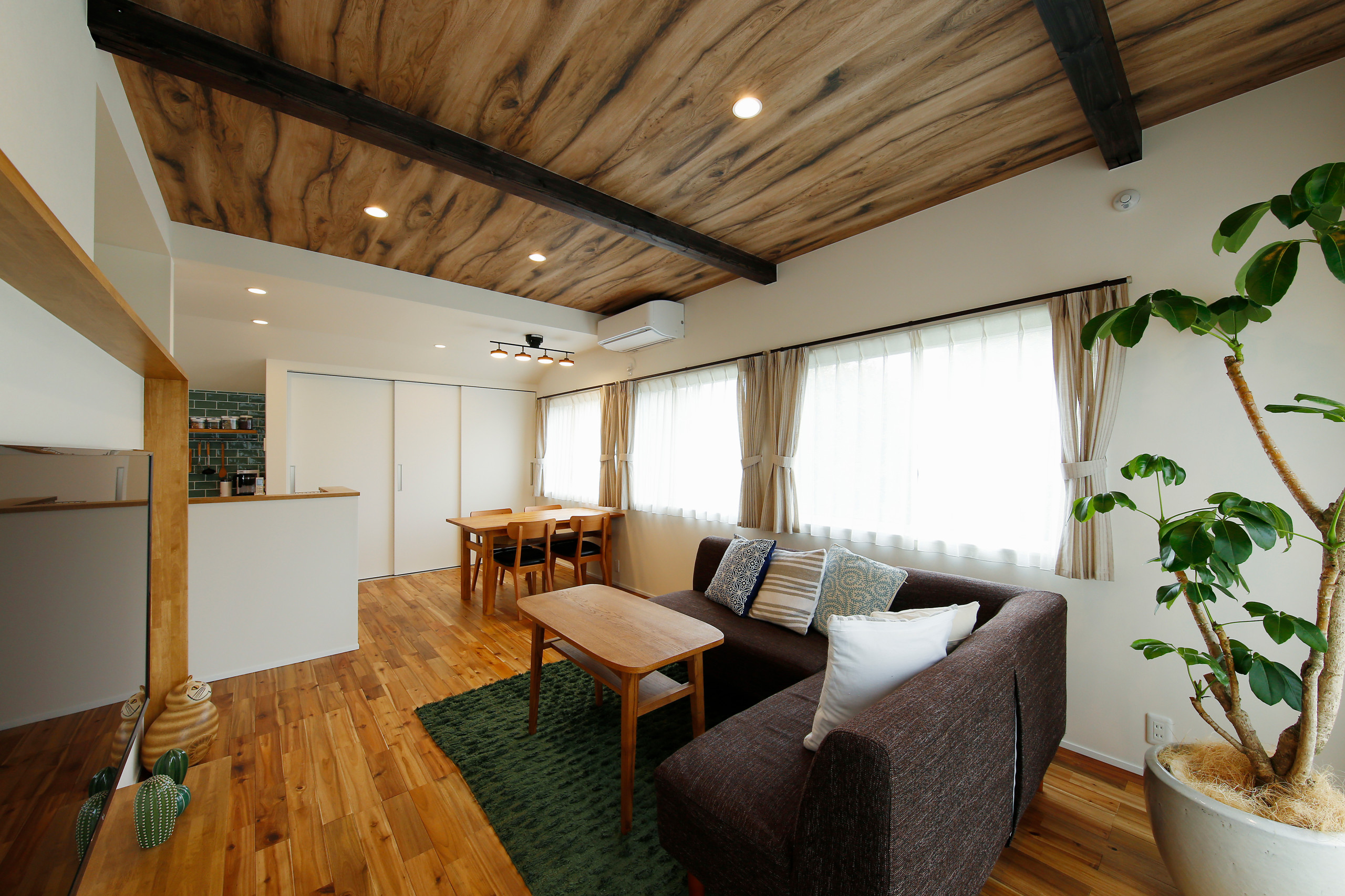 地中海スタイルのおしゃれなリビングのインテリア画像 75選 22年3月 Houzz ハウズ
