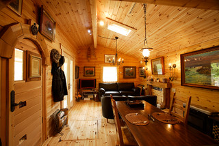 まるでタイニーハウスのようなヴィンテージログハウス Rustic Living Room By 株式会社 Taloインターナショナル Houzz Uk