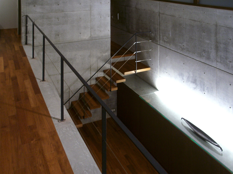 もみじの家 ２階の廊下から見た夜の吹抜け Modern Living Room Tokyo Suburbs By 村上建築設計室 Houzz