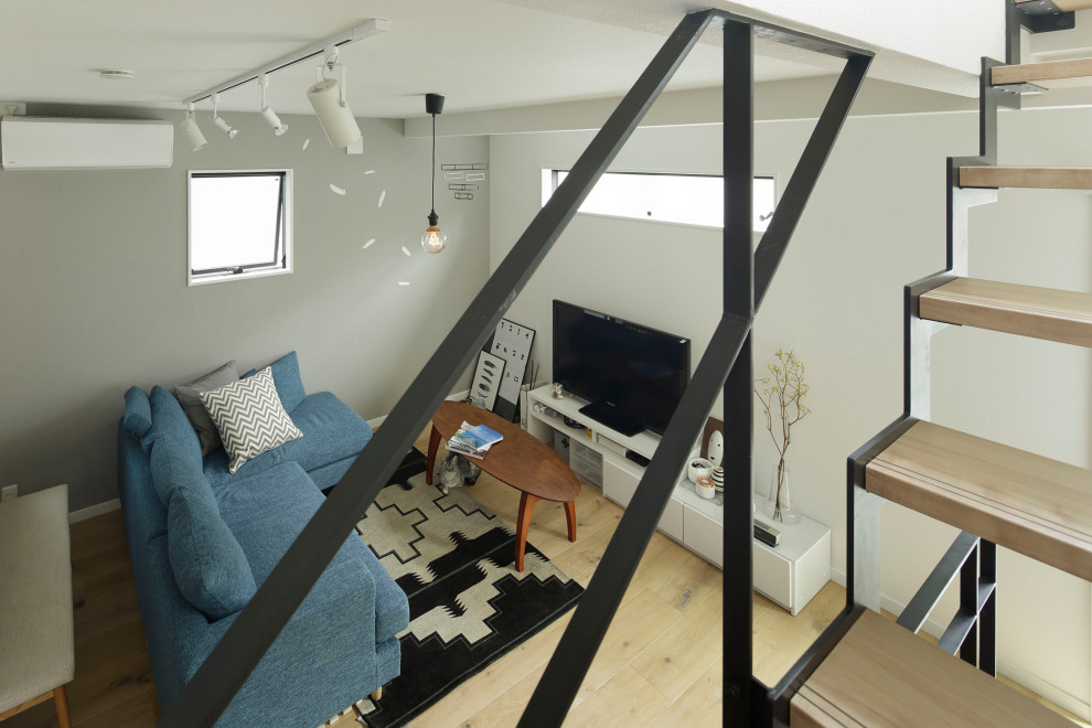 カーテン不要の窓の位置 Modern Living Room Tokyo By 株式会社 僕らの家 Houzz