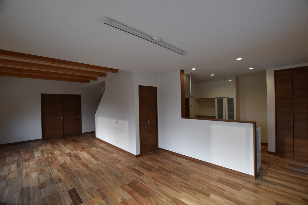 ダークブラウンの家 福岡県 Shabby Chic Style Living Room Fukuoka By 清武建設 1級建築士事務所