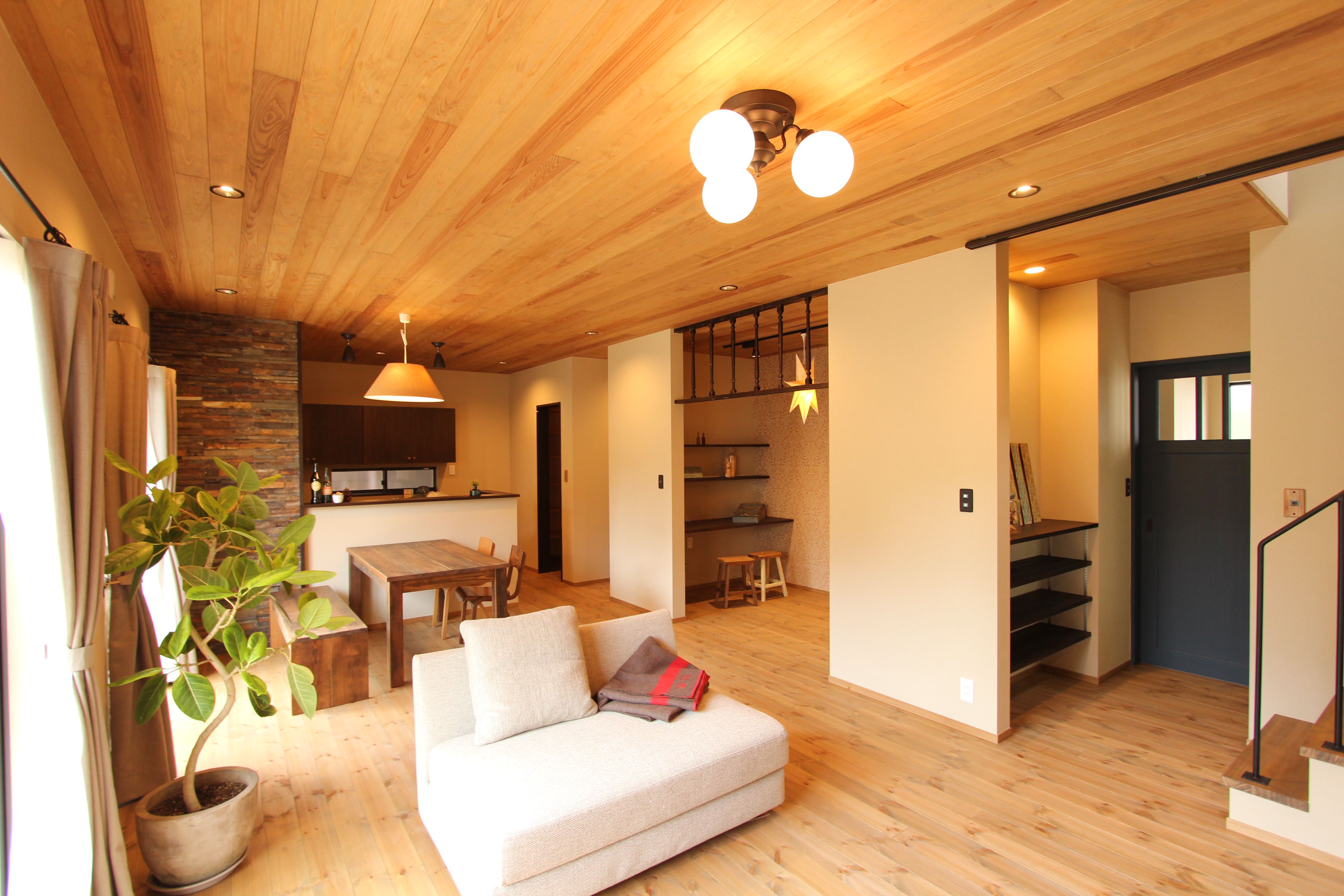 木目調のおしゃれなリビングのインテリア実例画像 21年9月 Houzz ハウズ