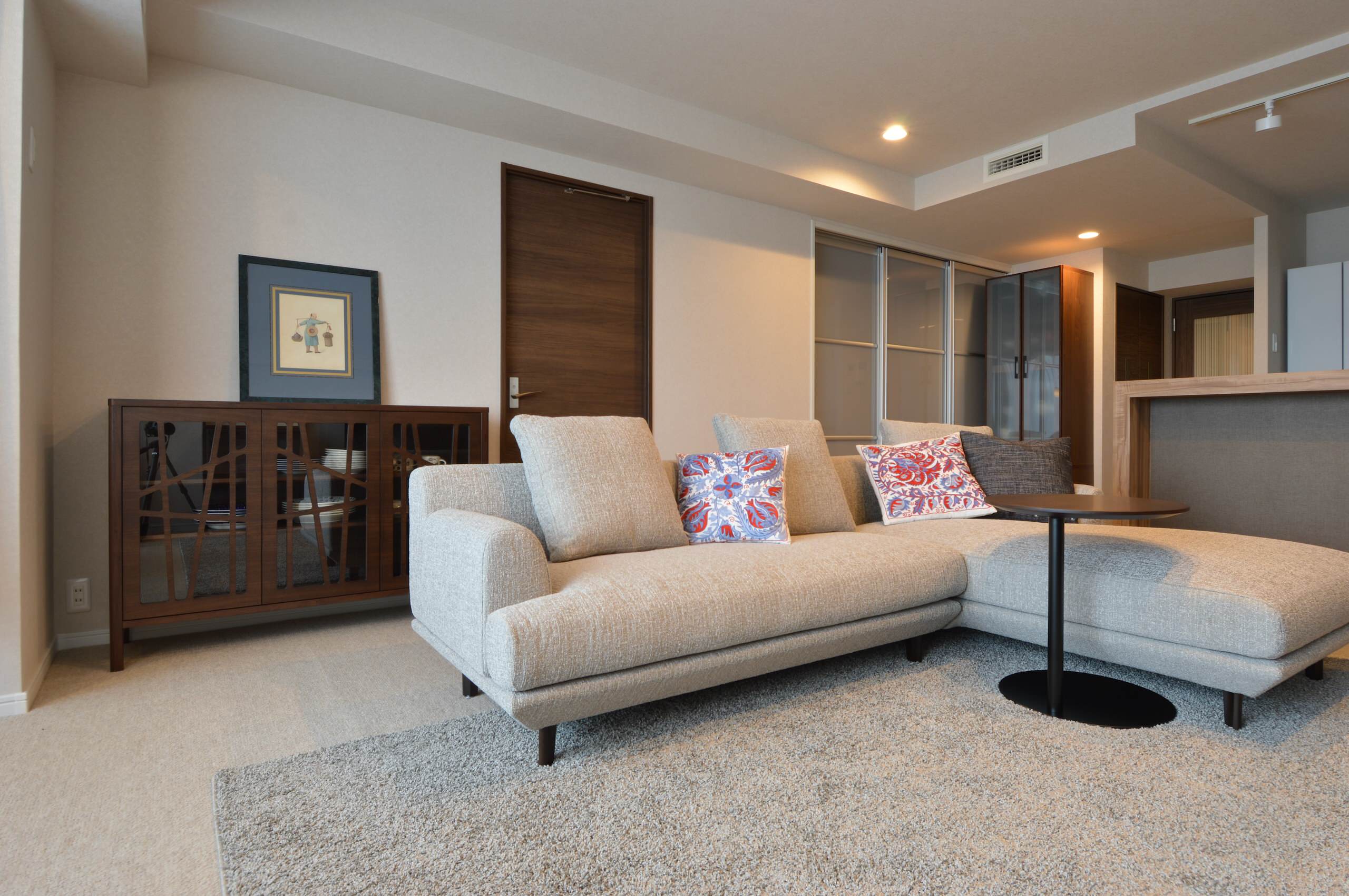 リビング クロスの天井 ベージュの床 のインテリア実例画像 21年10月 Houzz ハウズ