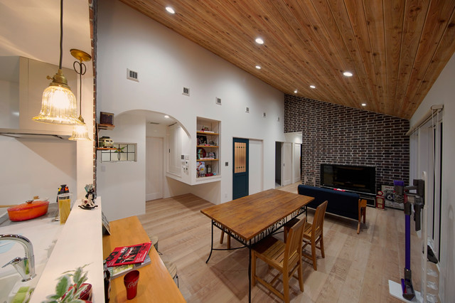 ブルックリンスタイルとヴィンテージスタイルが融合した平屋 ミッドセンチュリー リビング 他の地域 ユーディーホーム株式会社 Houzz ハウズ