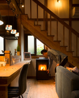 ペレットストーブが温かい和モダンの落ち着く家 Moderne Salon Autres Perimetres Par サイエンスホーム Houzz