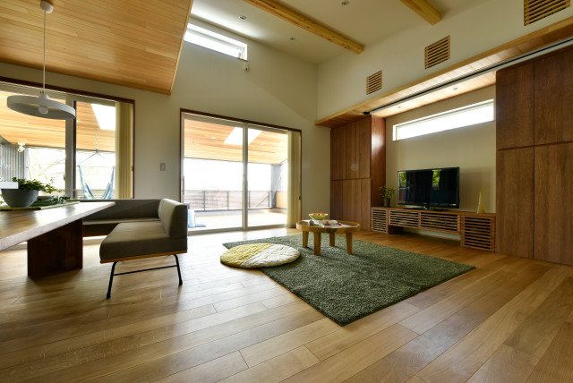 リビングからインナーバルコニーへ Asian Living Room Other By 株式会社 楠亀工務店 Houzz