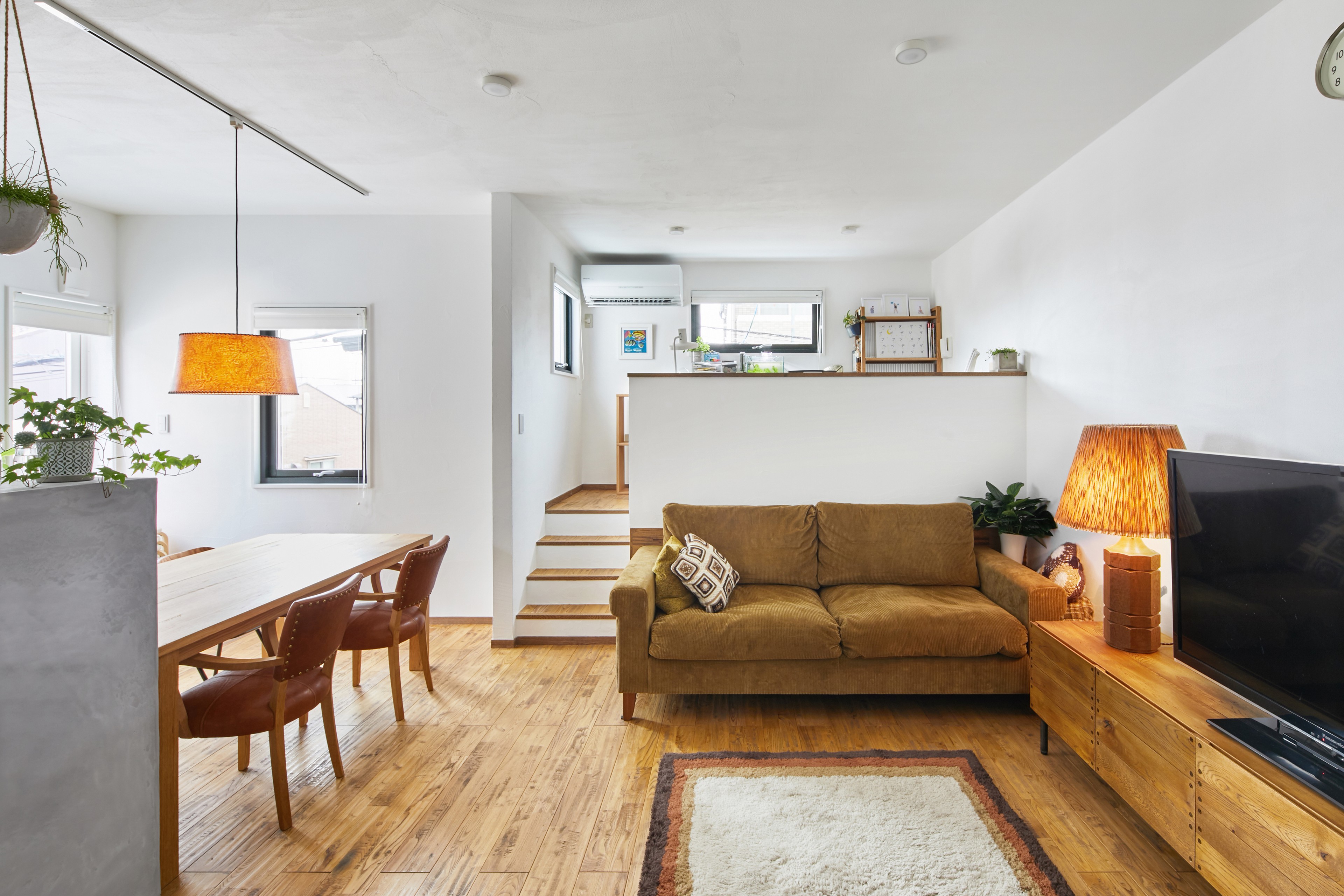 北欧スタイルのおしゃれなリビングのインテリア実例画像 21年9月 Houzz ハウズ