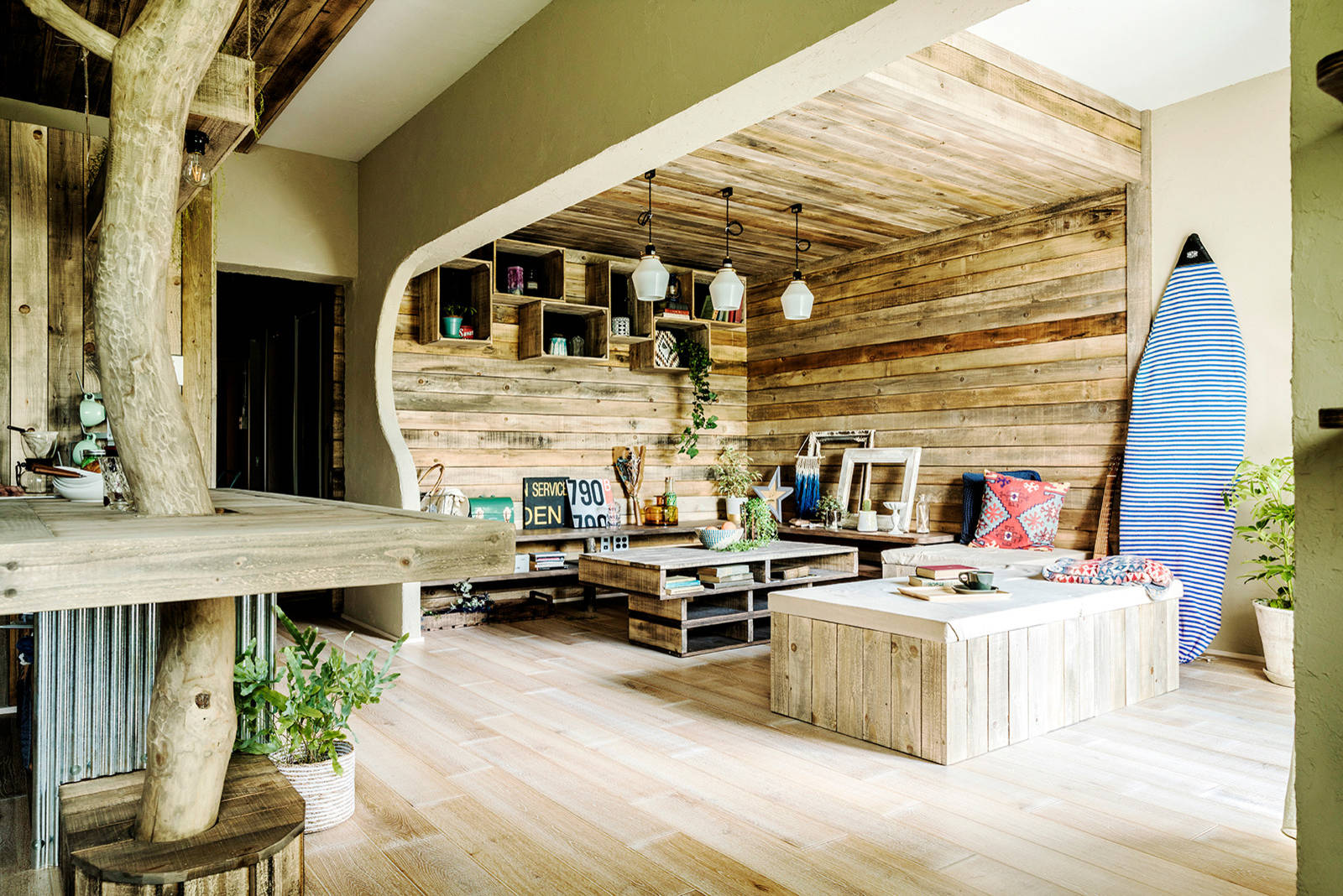 カントリー風おしゃれなリビングのインテリア実例画像 21年10月 Houzz ハウズ カントリー風おしゃれなリビングのインテリア実例画像 21年10月 Houzz ハウズ