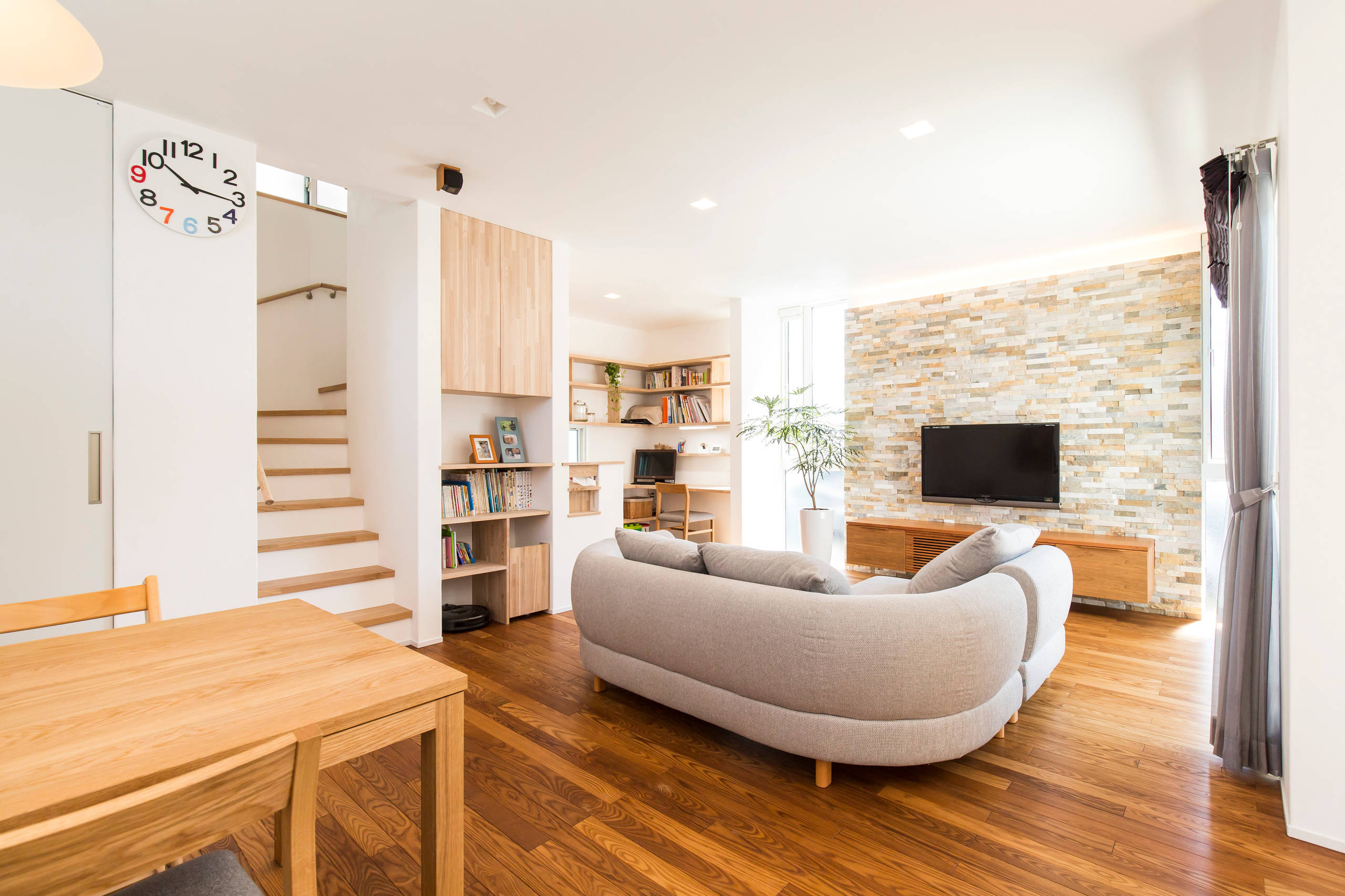 おしゃれなリビングのインテリア実例画像 21年9月 Houzz ハウズ