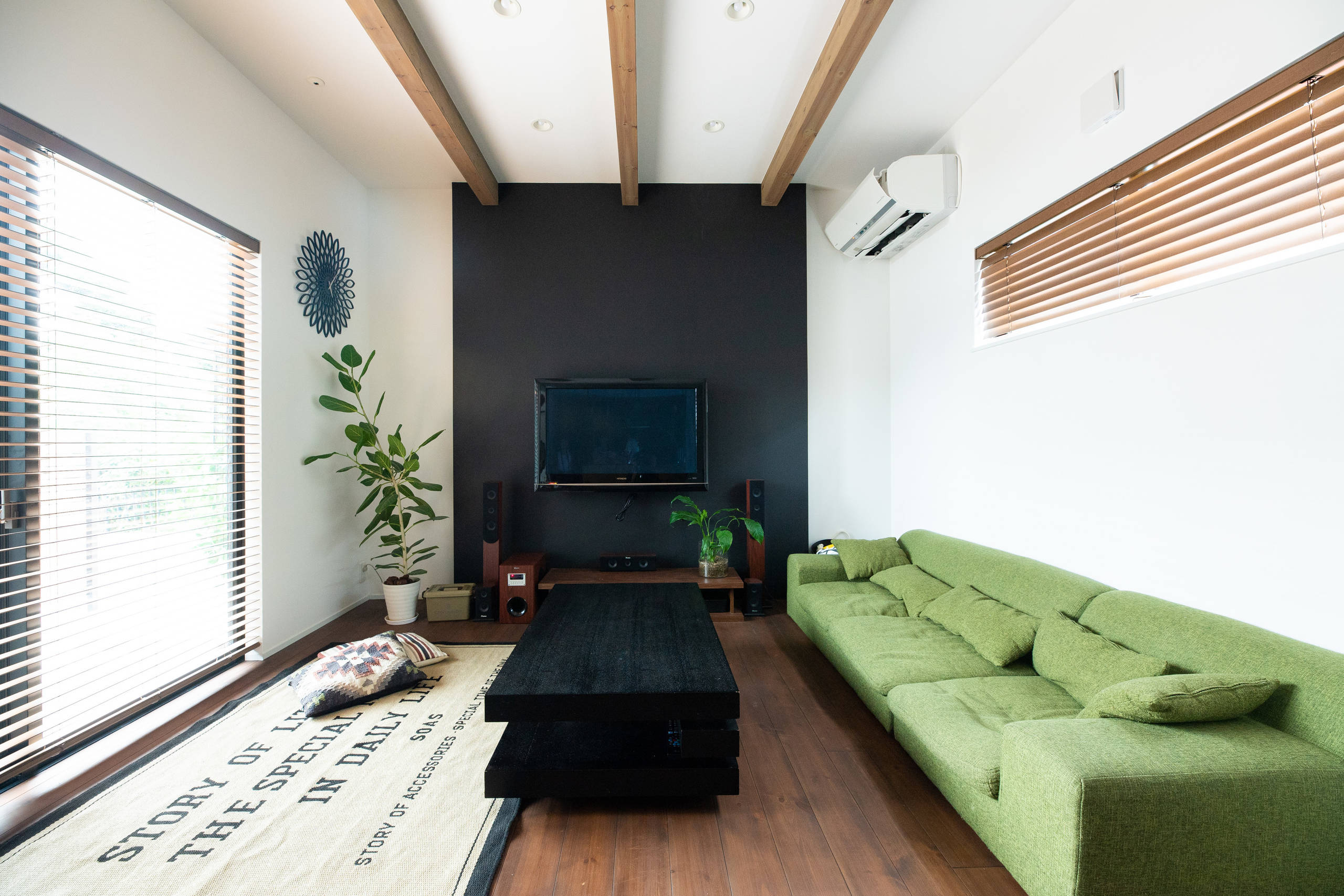 リビング 黒い壁 のインテリア実例画像 21年10月 Houzz ハウズ リビング 黒い壁 のインテリア実例画像 21年10月 Houzz ハウズ