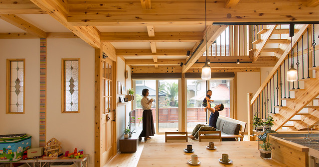 ログハウス風の明るく開放的な自然素材の家 Casa De Campo Salon Otras Zonas De サイエンスホーム Houzz