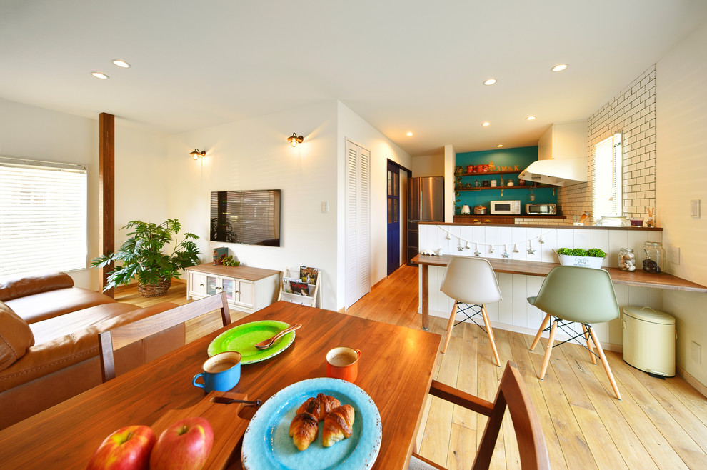 ロコスタイルの爽やかインテリア 海を感じるリゾートリビング 一戸建て Farmhouse Living Room Other By Lohas Studio ロハススタジオ Houzz